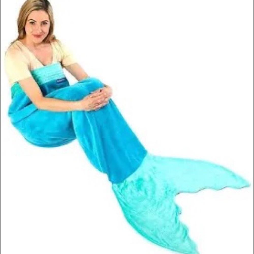 Blankie Tails Aqua mermaid tail blanket. Super soft. Excellent condition.